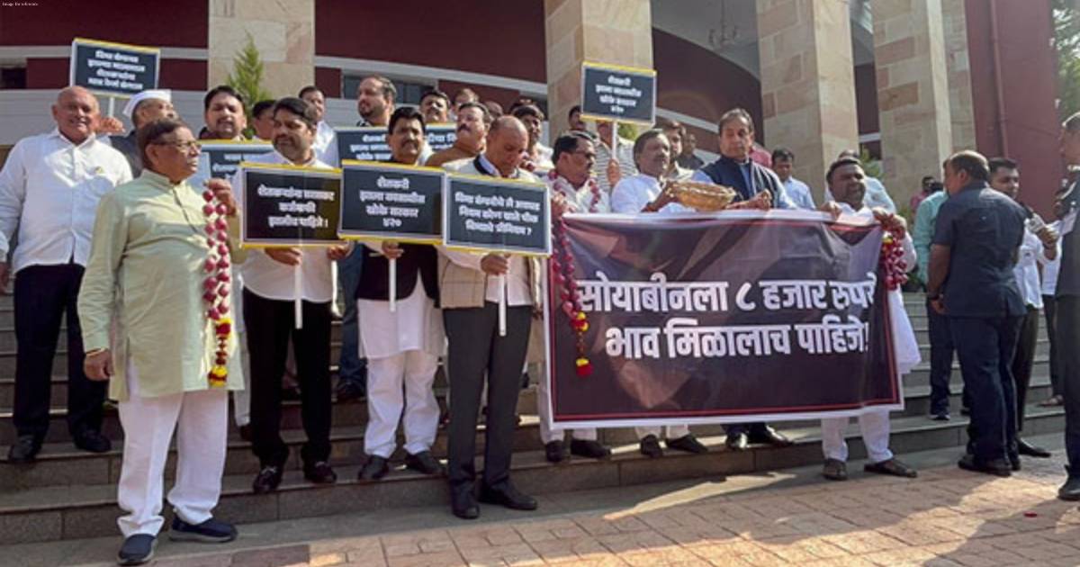 Maharashtra: Opposition leaders stage protest against centre's decision to ban onion exports